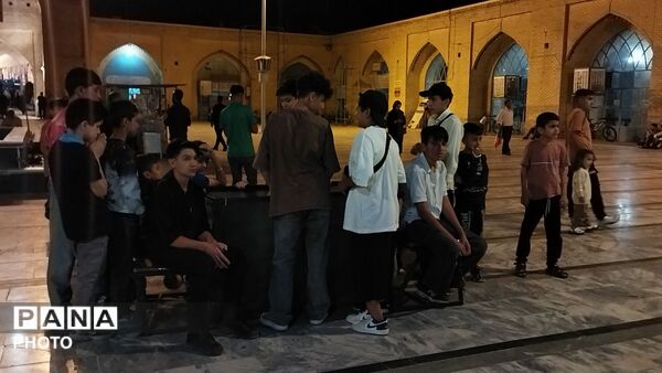 احوالات دهه نودی ها در اجتماعات مردمی 