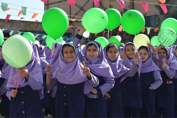 جشن میلاد حضرت زینب(س) با حضور مادران پرستار در دبستان علویان بهارستان‌دو
