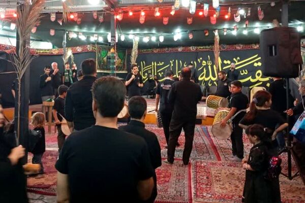 باعشق امام حسین (ع) خدمت می‌کنم