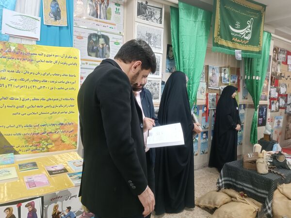 حضور فعال دانش‌آموزان در برپایی مدرسه انقلاب  در دبیرستان نمونه دولتی مولود کعبه