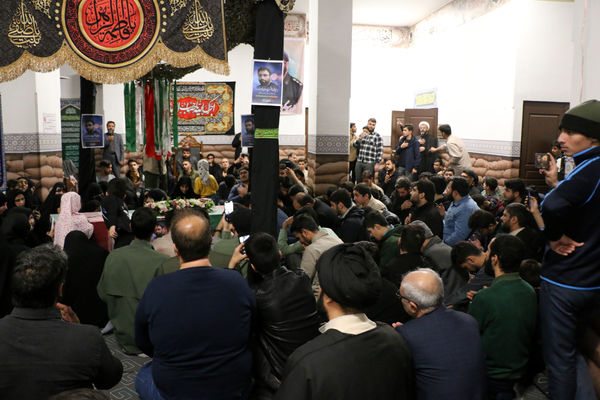 آخرین وداع فرزند با پدر