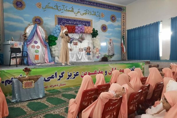 مراسم روز مادر و تحلیف پیشتازان در دبستان شهید سرافراز