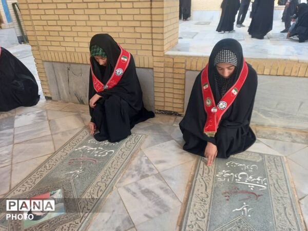 تجدید پیمان دانش‌آموزان پیشتاز ابرکوه آرمان‌های شهدا