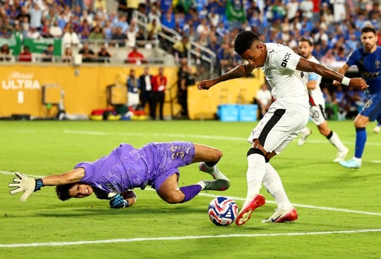 زنبورهای طلایی آلمان در اردوگاه کهکشانی‌ها؛ هالک فوتبال آسیا مقابل فلومیننزه 