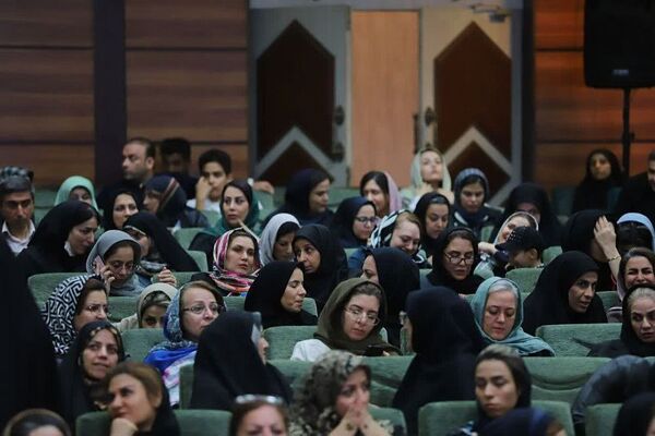 آیین بزرگداشت مقام پرستار و شهدای سلامت در شهرستان ری