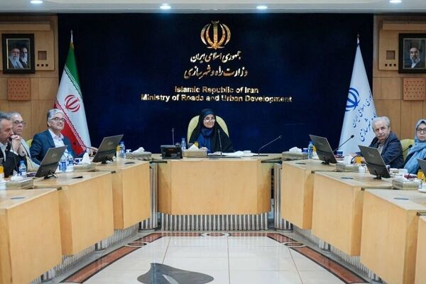 دعوت وزیر راه و شهرسازی از اساتید دانشگاه برای ایفای نقش فعال‌تر در حل مسائل کشور