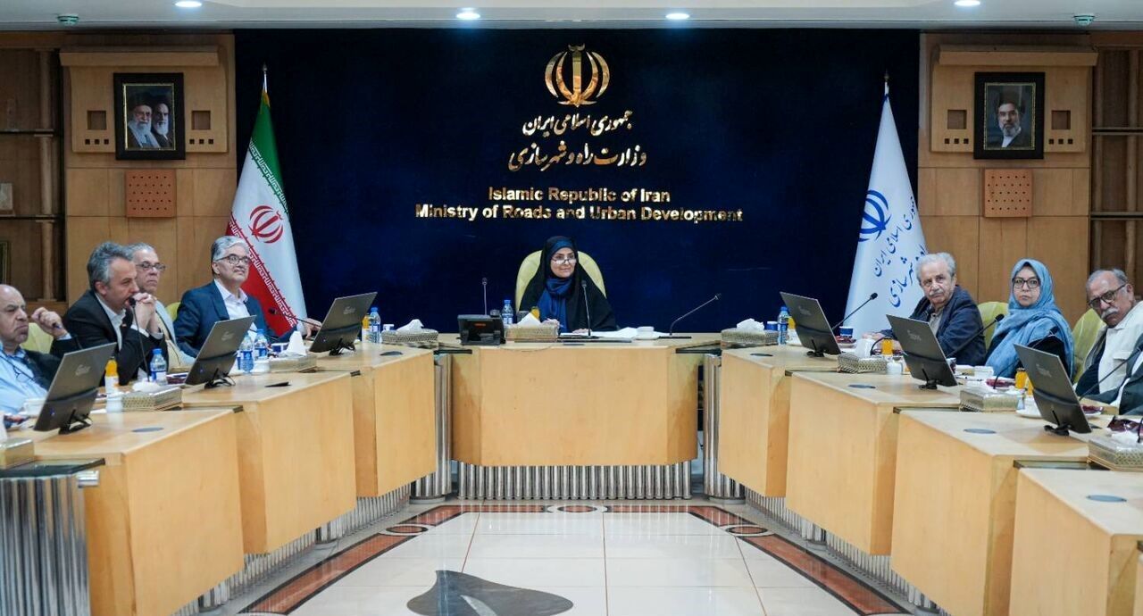 دعوت وزیر راه و شهرسازی از اساتید دانشگاه برای ایفای نقش فعال‌تر در حل مسائل کشور