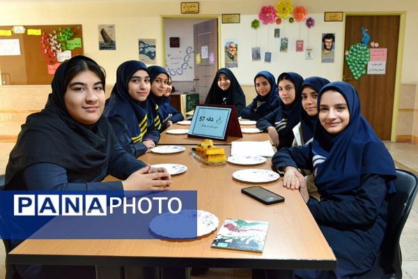 برگزاری کافه ۵۷ در دبیرستان فرهنگ