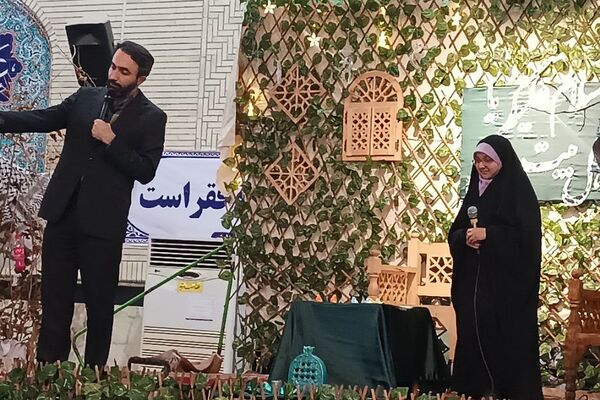 لحظات ناب راز و نیاز دانش‌آموزان دختر اسلامشهری در خلوت عاشقانه با خدا در اعتکاف