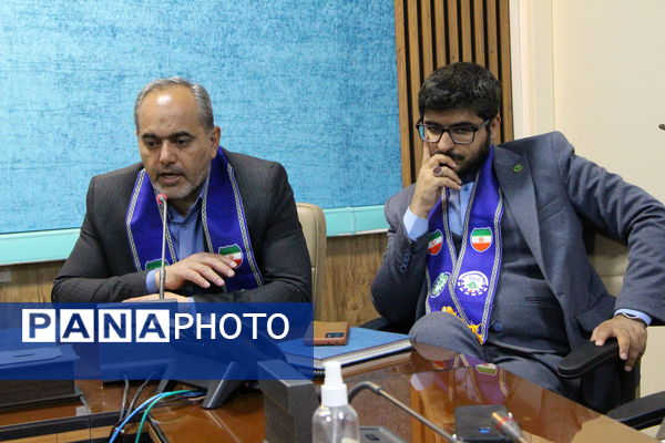 نشست ریاست سازمان دانش‌آموزی با مدیر آموزش و پرورش ناحیه یک یزد