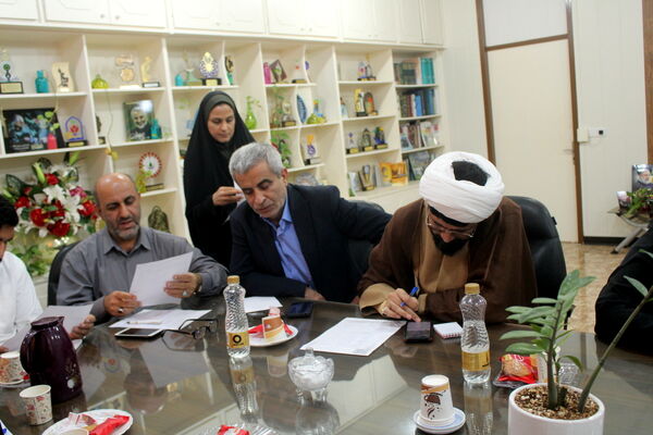 جلسه ستاد برنامه ریزی زنگ بازگشایی مدارس و زنگ ایثار و مقاومت در بوشهر