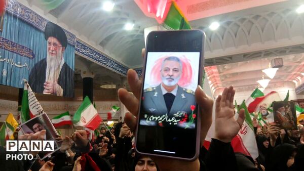 وداع با پیکر شهید امیر سرلشکر سید عبدالرحیم موسوی در حرم بانوی کرامت