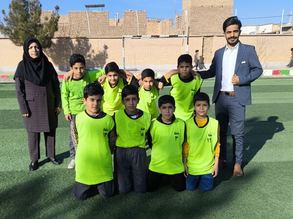 مسابقات فوتبال دبستان شهید پسندیده روستای فدافن شهرستان کاشمر 