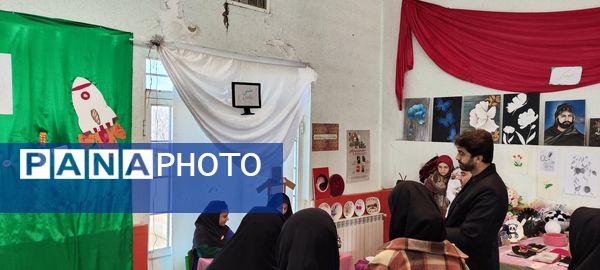افتتاح نمایشگاه مدرسه انقلاب دبیرستان بهارآزادی 