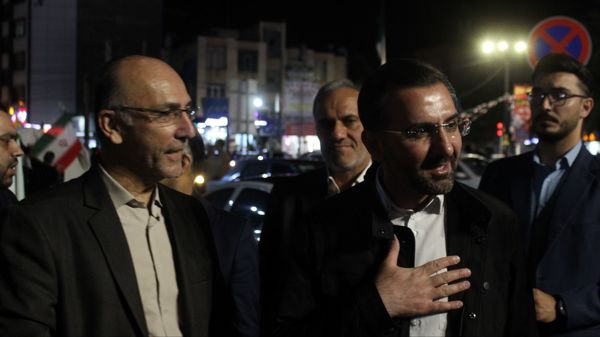بازدید قائم‌مقام سازمان دانش‌آموزی از غرفه شهدای دانش‌آموز ورامین