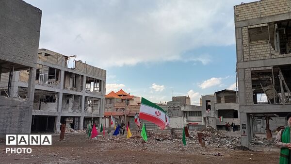  تخریب منازل پردیسان قم در بمباران هوایی دشمنان