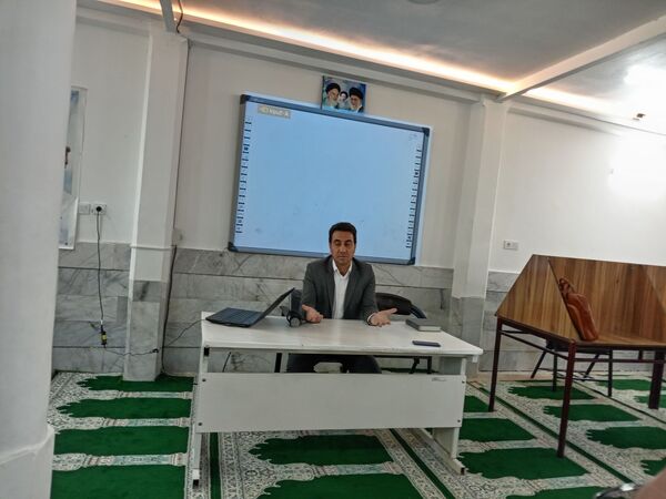 جلسه انجمن اولیا و مربیان مدرسه آیت الله خامنه‌ای