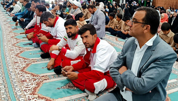 حضور امدادگران و کارکنان جمعیت هلال احمر در نماز عبادی، سیاسی جمعه شهرستان مارگون
