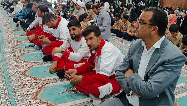 حضور امدادگران و کارکنان جمعیت هلال احمر در نماز عبادی، سیاسی جمعه شهرستان مارگون