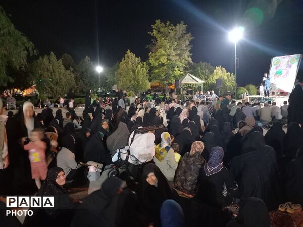 عطر وحدت در پارک شهید گمنام؛ تجلی مهربانی در شب میلاد نبی (ص) و امام صادق (ع)