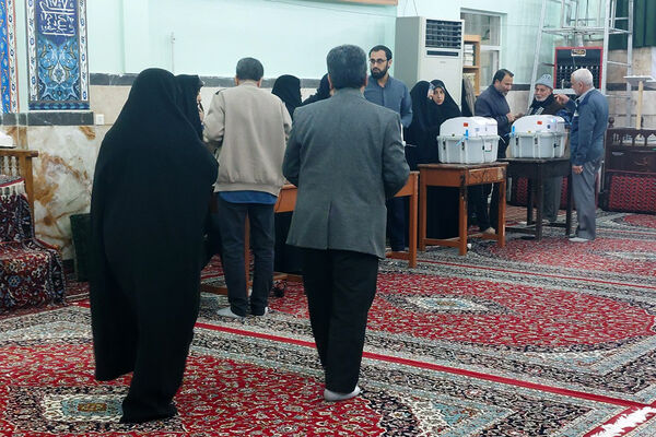 جلوه‌های حضور نوجوانان در شعبه‌های اخذ رای
