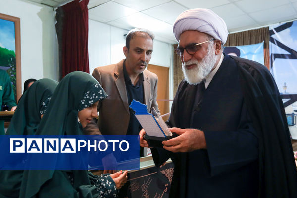 حضور تولیت آستان قدس رضوی در جمع دانش‌آموزان با آسیب بینایی مشهد
