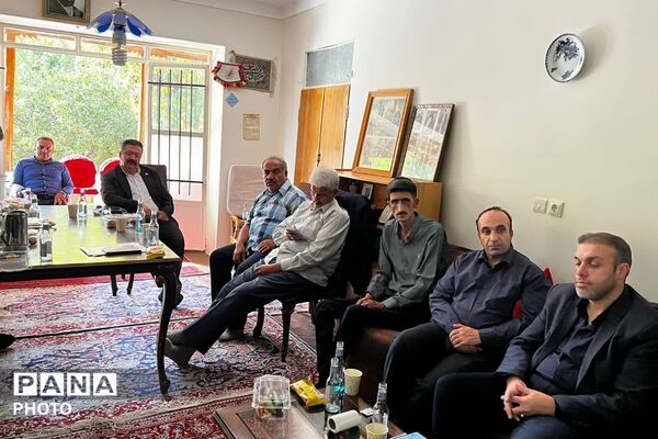 آیین تقدیر از اعضای ستاد نماز جمعه فیروزکوه با حضور مدیر دفتر نمایندگی شورای سیاست‌گذاری ائمه جمعه استان تهران