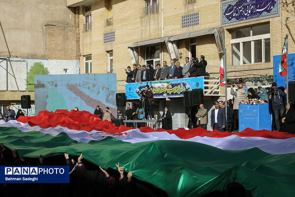 آیین نواختن گلبانگ انقلاب اسلامی با حضور وزیر آموزش و پرورش