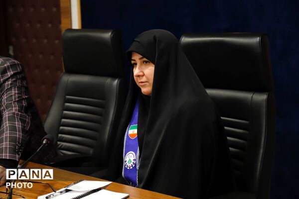 نشست هم‌اندیشی مسئولان دانش‌آموزی تهران با محور آموزش مربیان و مدیریت مصرف انرژی