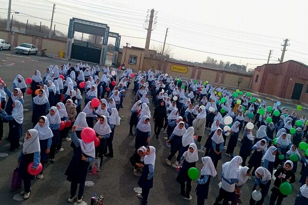 افتتاح زمین چمن مصنوعی آموزشگاه دخترانه شاهد فرهنگ همزمان با جشن ۲۲ بهمن