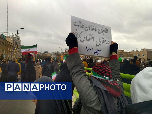ثبت شکوه انقلاب از قاب دوربین در همدان