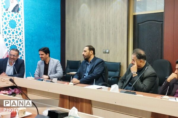 بزرگداشت هفته معلم و تقدیر از خدمات ارزنده مشاوران در بهارستان‌دو