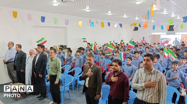 لبخند عاطفه بر لبان دانش‌آموزان میبدی
