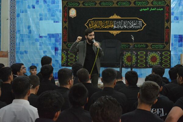 هم‌نوایی دانش‌آموزان مدرسه شهدای علم و فناوری در سوگ حضرت زهرا(س)