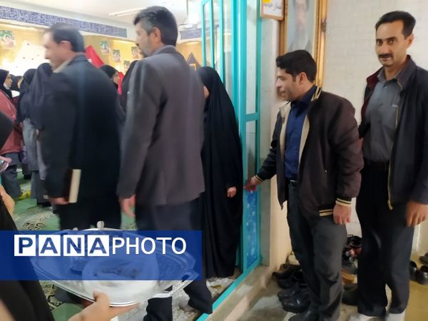 یادواره شهدای دانش‌آموزی در مدارس پسرانه و دخترانه اقلید  