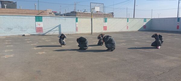 مانور زلزله در دبیرستان دخترانه امید 