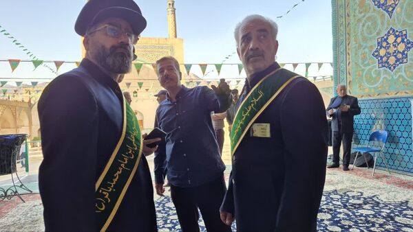 مراسم غبارروبی ضریح مطهر حضرت سلطانعلی(ع) همزمان با میلاد پیامبر(ص) و امام صادق(ع) در مشهد اردهال