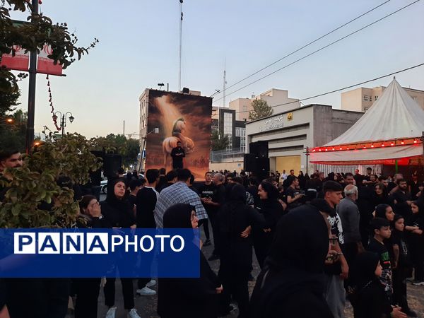 عشاق دلسوخته سیدالشهدا شام غریبان را با آتش زدن خیمه‌‌ها به پایان رساندند