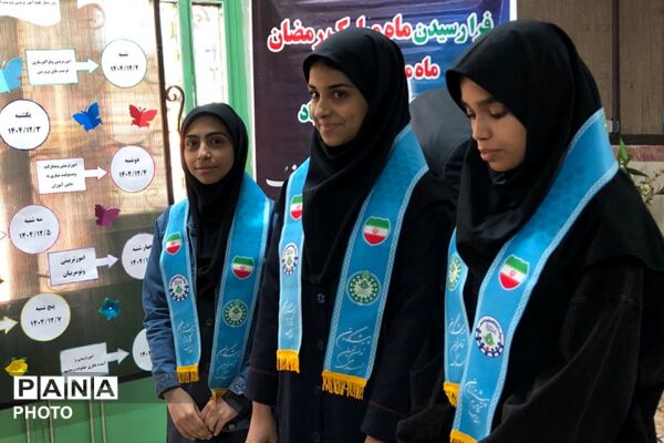 آیین سپاس مربی با حضور پیشتازان سازمان دانش آموزی در ناحیه دو شهرری 