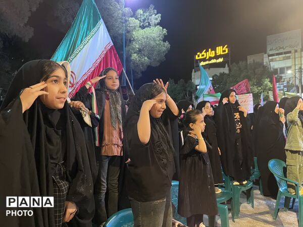 حضور پرشور نوجوانان ابرکوهی در تجمعات شبانه