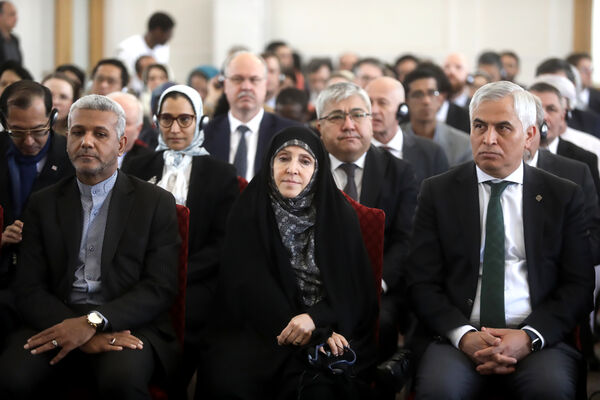نشست معاون حقوقی و بین المللی وزیر امور خارجه با سفرا و روسای نمایندگی‌های خارجی
