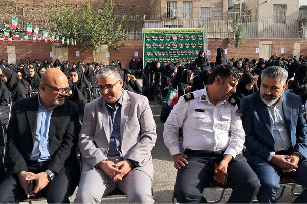 آغاز سال تحصیلی در دبیرستان بانو عفت آهنگری ناحیه یک شهرری