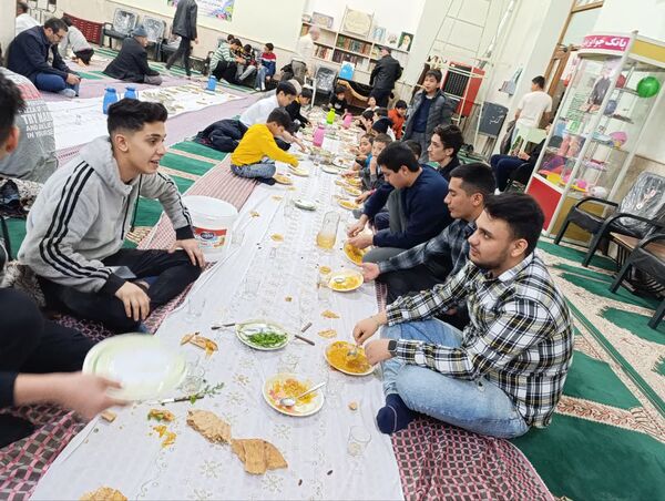 برپایی سفره افطار و برگزاری جلسه قرآن در شب ولادت امام حسن مجتبی (ع)