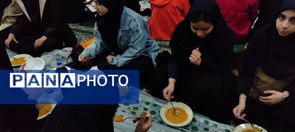 ضیافت افطاری ماه مبارک رمضان در دبیرستان پژمان بختیاری ناحیه یک مشهد 