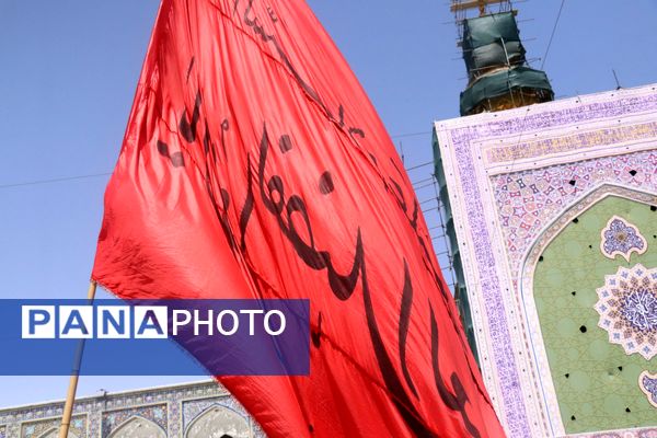 حرم مطهر رضوی غرق در ماتم اباعبدالله الحسین(ع)