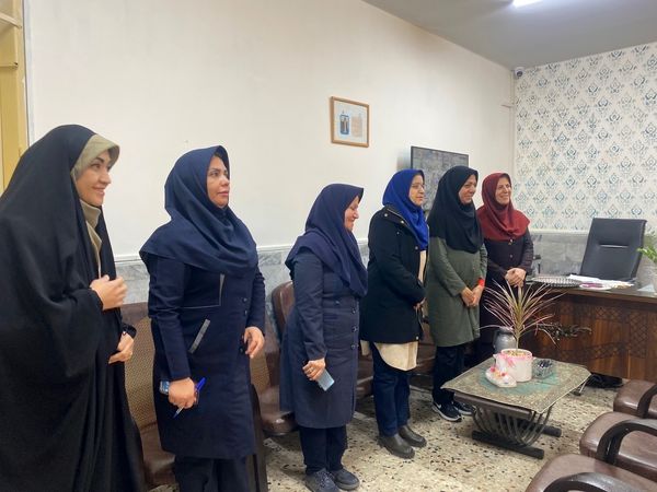 تقدیر از مشاور هنرستان مهدیزاده نیا ناحیه هفت مشهد