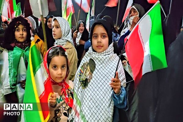 در حمایت از میدان و پیشگیری از فتنه و کودتا هستیم در خیابان 