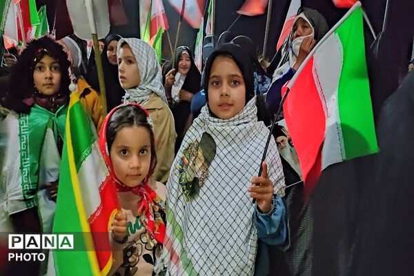 در حمایت از میدان و پیشگیری از فتنه و کودتا هستیم در خیابان 