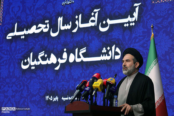 دانشگاه فرهنگیان باید در آموزش و تربیت پیشتاز باشد