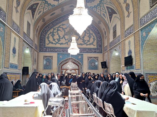 حضور پرشور مردم پای صندوق‌های اخذ رأی در حرم مطهر رضوی